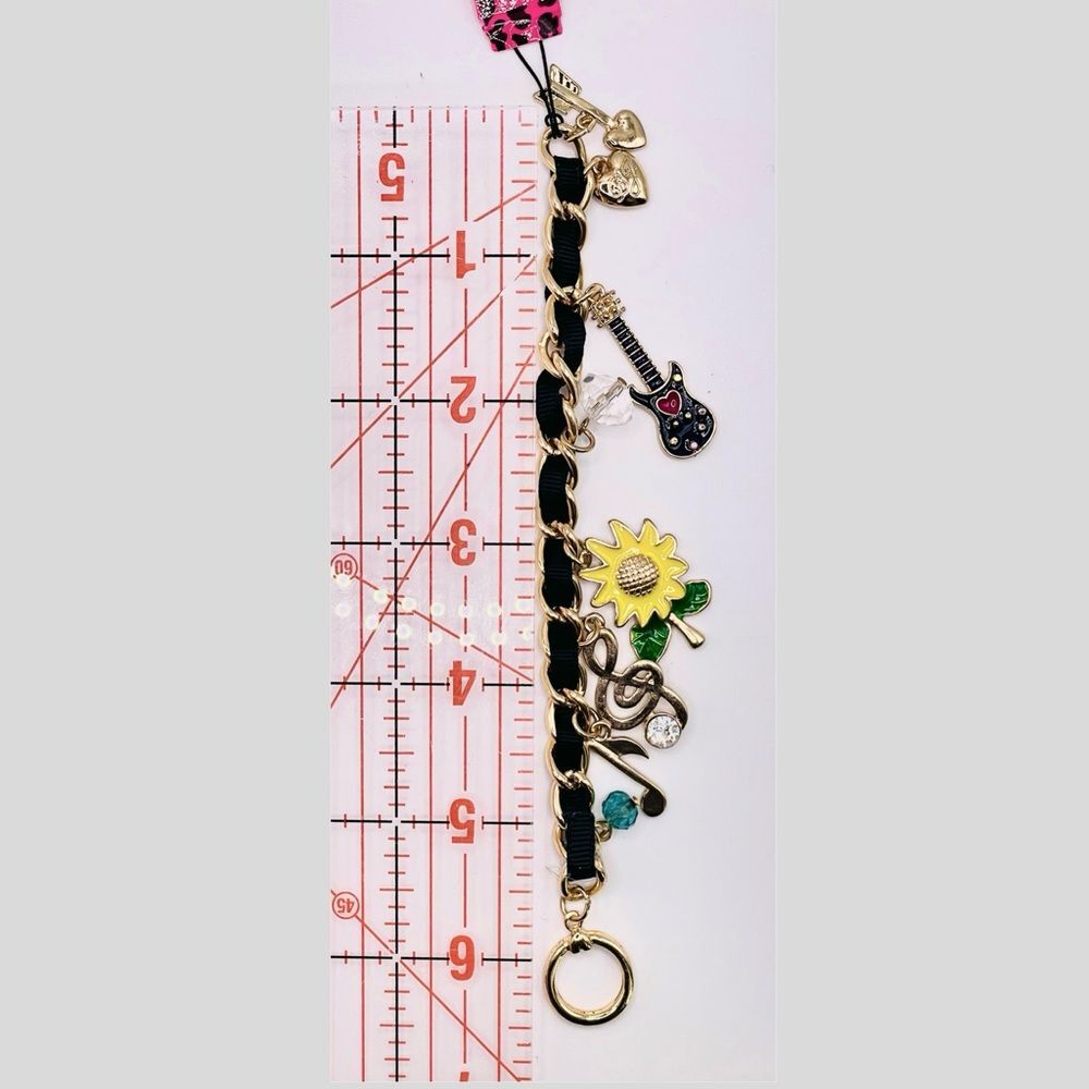 NWT Betsey Johnson Guitar Treble Clef Music Note Heart Arrow Charm Bracelet - Picture 9 of 9
